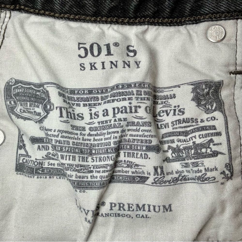 Levi’s 501s Skinny Straight Leg Distressed Jeans in Faded Black Women’s 26 - Picture 4 of 10
